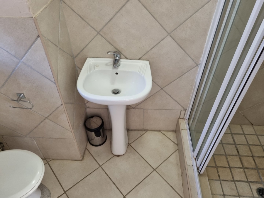 1 Bedroom Property for Sale in Vredenhof Sh Free State